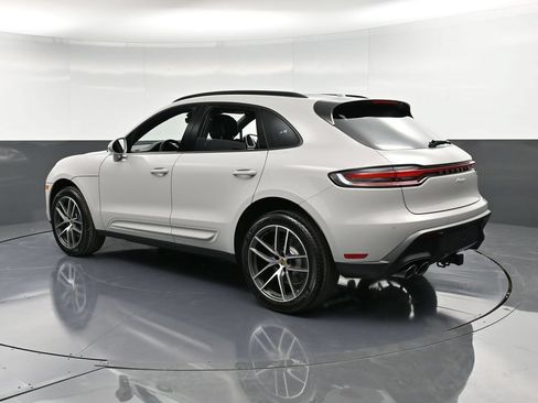 Certified 2026 Porsche Macan AWD/4WD image 3