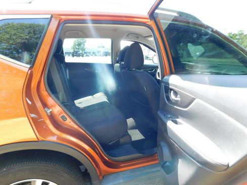 Used 2019 Nissan Rogue SV w/ Premium Package AWD/4WD image 5