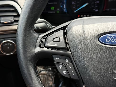Used 2018 Ford Fusion SE w/ Equipment Group 602A FWD image 25