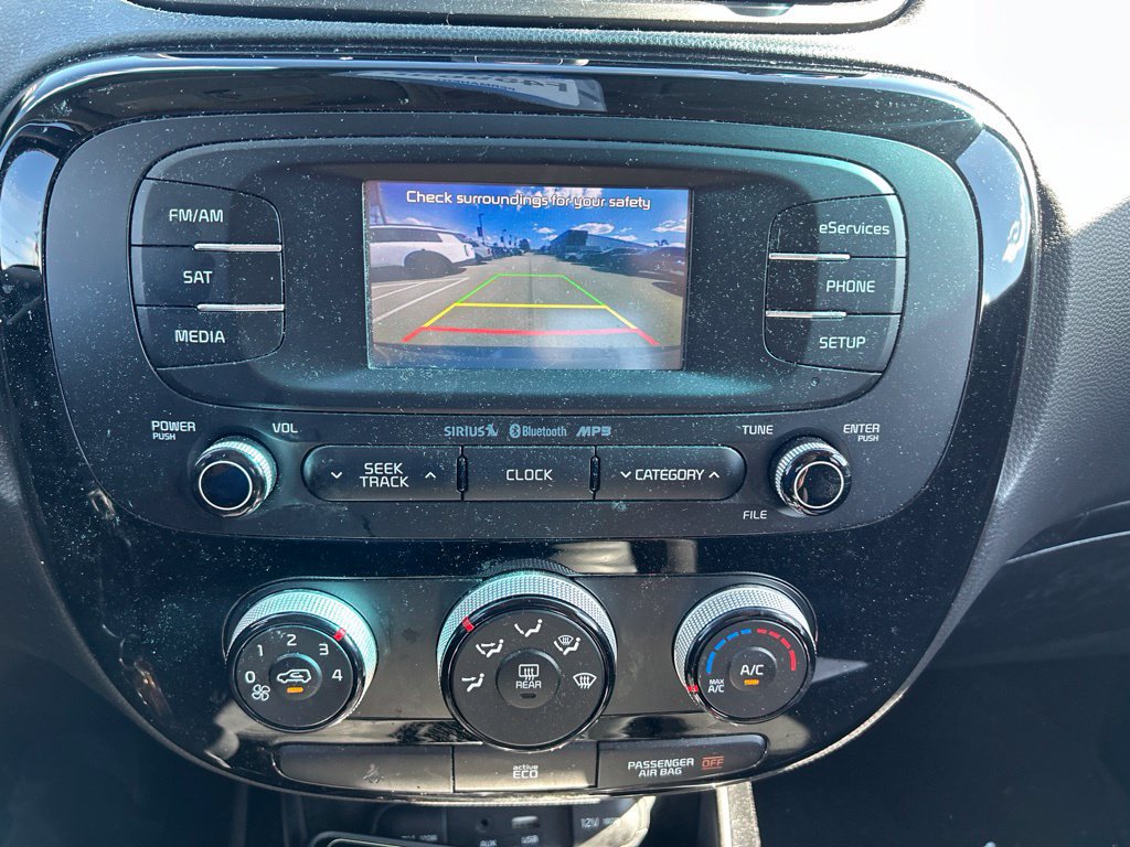 Used 2015 Kia Soul ! FWD image 8