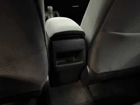Used 2021 Toyota Corolla LE FWD image 25