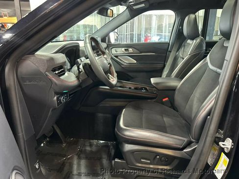 Used 2025 Ford Explorer ST AWD/4WD image 13