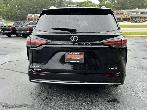 New 2026 Toyota Sienna Limited FWD image 4