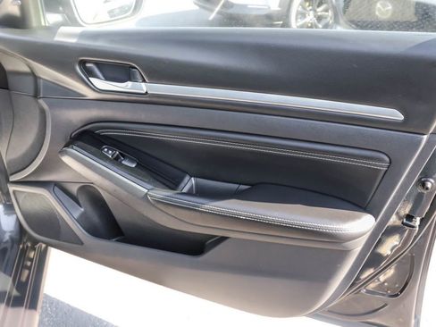 Used 2021 Nissan Altima 2.5 SV FWD image 32