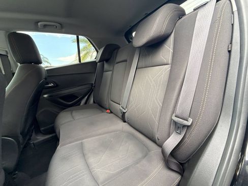 Used 2018 Chevrolet Trax LT FWD image 10