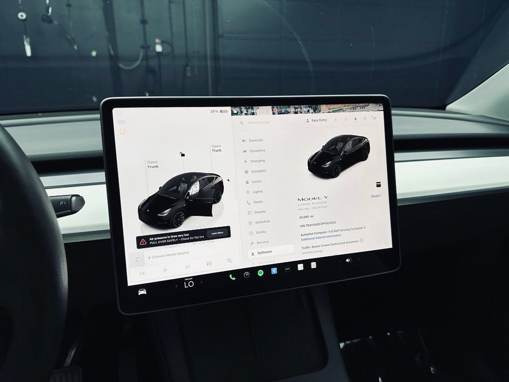 Used 2023 Tesla Model Y Long Range AWD/4WD image 28
