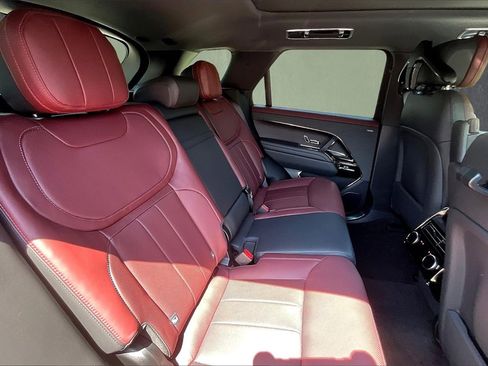 Used 2025 Land Rover Range Rover Sport Dynamic SE image 10