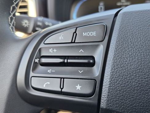 Certified 2025 Hyundai Venue Limited FWD image 22