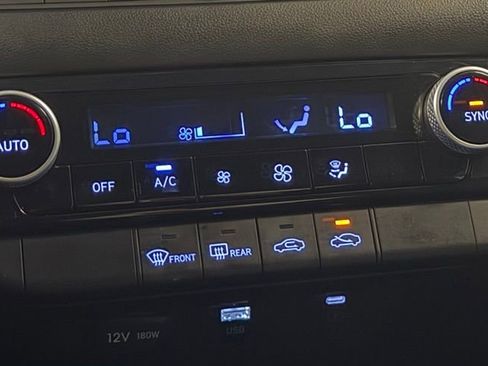 Used 2024 Hyundai Elantra SEL image 21