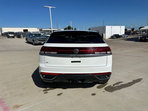 Used 2025 Volkswagen Atlas Cross Sport SE FWD image 7