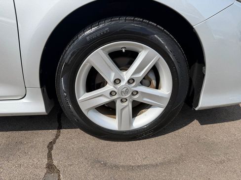 Used 2014 Toyota Camry SE FWD image 11