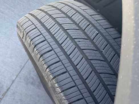 Used 2024 Ford Explorer XLT w/ Equipment Group 202A RWD image 28
