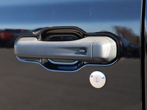 Used 2023 Jeep Gladiator Sport image 9