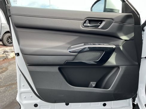 New 2025 Nissan Pathfinder SV w/ SV Premium Package image 19