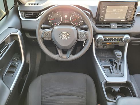 Used 2020 Toyota RAV4 LE image 15
