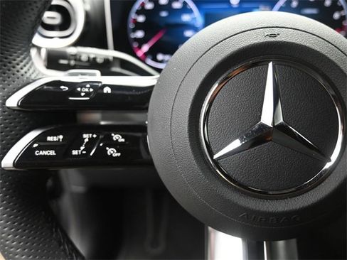 Used 2025 Mercedes-Benz GLC 300 image 15