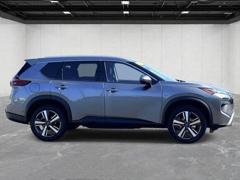 Used 2025 Nissan Rogue SL FWD image 4