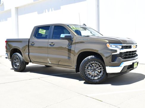 Used 2023 Chevrolet Silverado 1500 LT RWD image 2