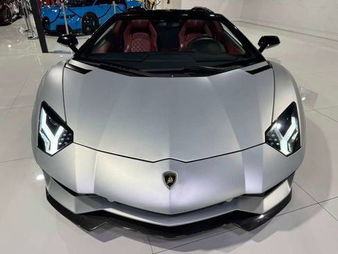 Used 2018 Lamborghini Aventador S image 2