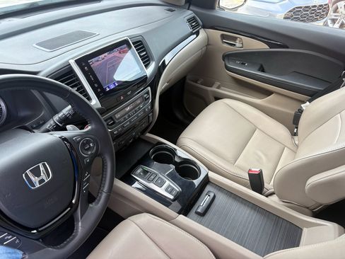 Certified 2018 Honda Pilot Touring image 18