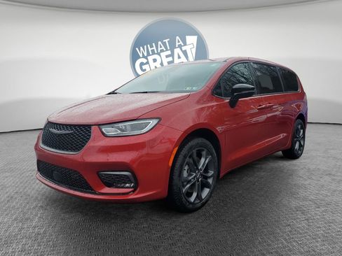 New 2026 Chrysler Pacifica Select image 8