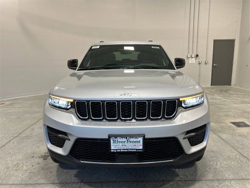 New 2025 Jeep Grand Cherokee 4WD image 3