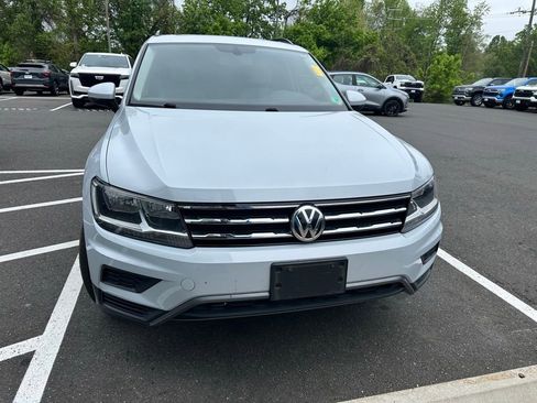 Used 2019 Volkswagen Tiguan SE w/ Panoramic Sunroof Package AWD/4WD image 2
