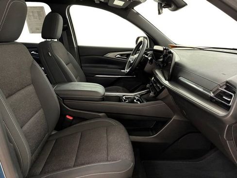 Used 2025 Chevrolet Traverse LT w/ Sun and Wheel Package image 14