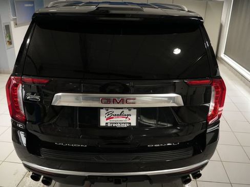 Used 2021 GMC Yukon XL Denali w/ Denali Premium Package AWD/4WD image 9