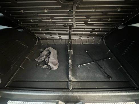 Used 2019 Chevrolet Suburban LT image 27