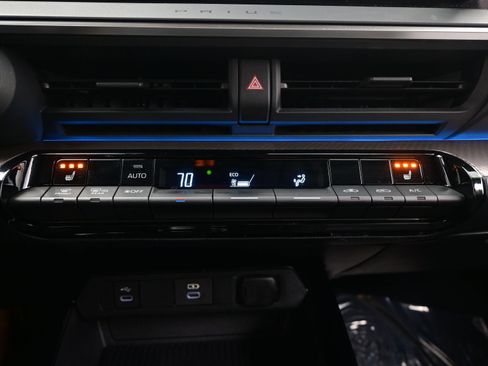Used 2023 Toyota Prius XLE AWD/4WD image 21