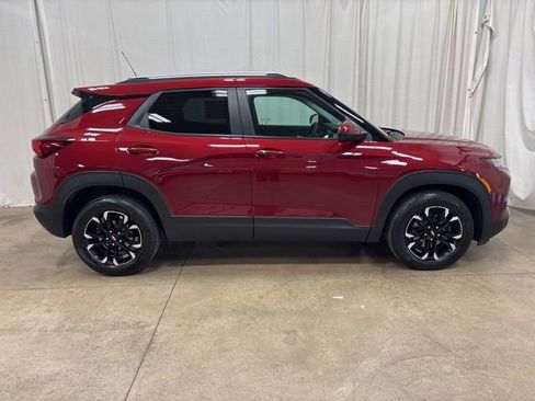Used 2023 Chevrolet TrailBlazer LT w/ Convenience Package FWD image 2