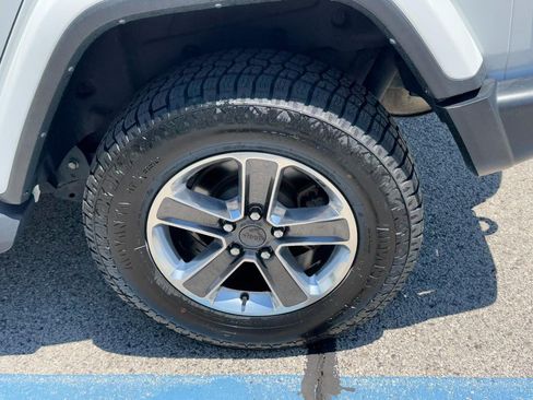 Used 2021 Jeep Wrangler Unlimited Sahara AWD/4WD image 10