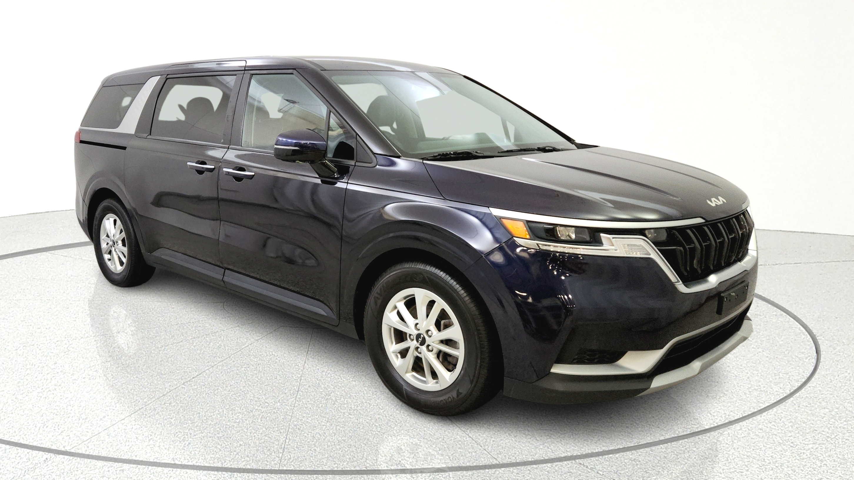 Used 2022 Kia Carnival LX FWD image 1