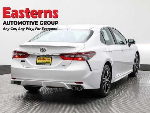 Used 2024 Toyota Camry SE image 5