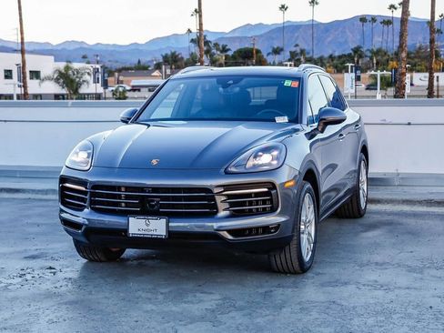 Used 2023 Porsche Cayenne Platinum Edition image 4