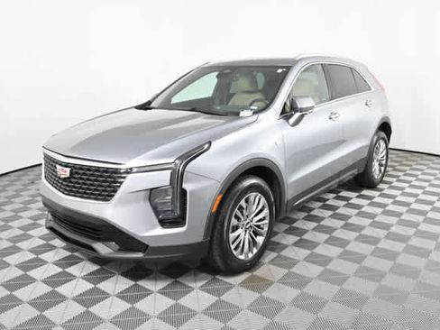 Used 2024 Cadillac XT4 Premium Luxury image 2