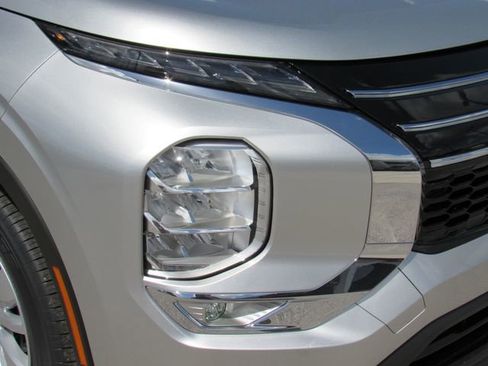 New 2026 Mitsubishi Outlander ES FWD image 9