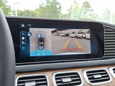 Used 2025 Mercedes-Benz GLS 450 4MATIC image 21