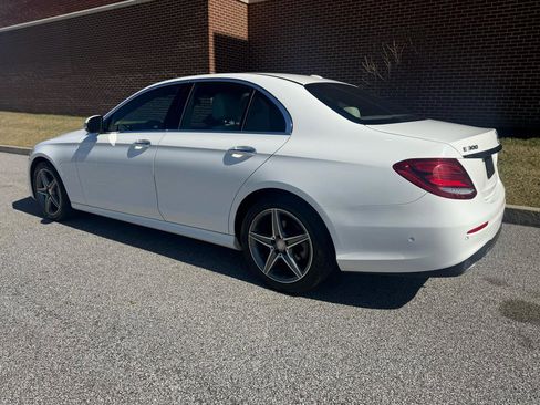 Used 2017 Mercedes-Benz E 300 4MATIC image 11