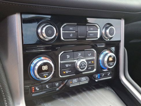 Certified 2023 GMC Yukon Denali image 17