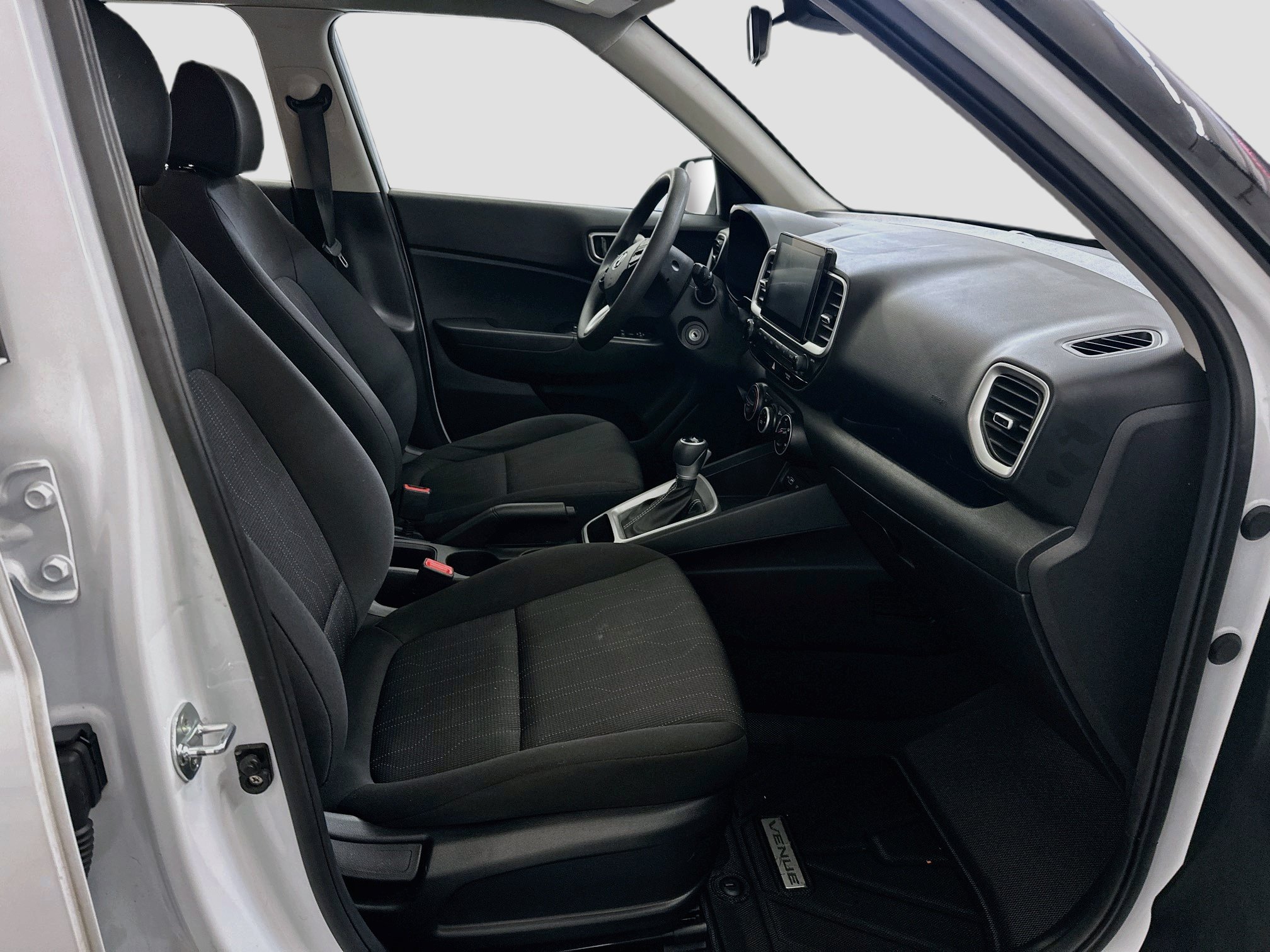 Used 2022 Hyundai Venue SE FWD image 31