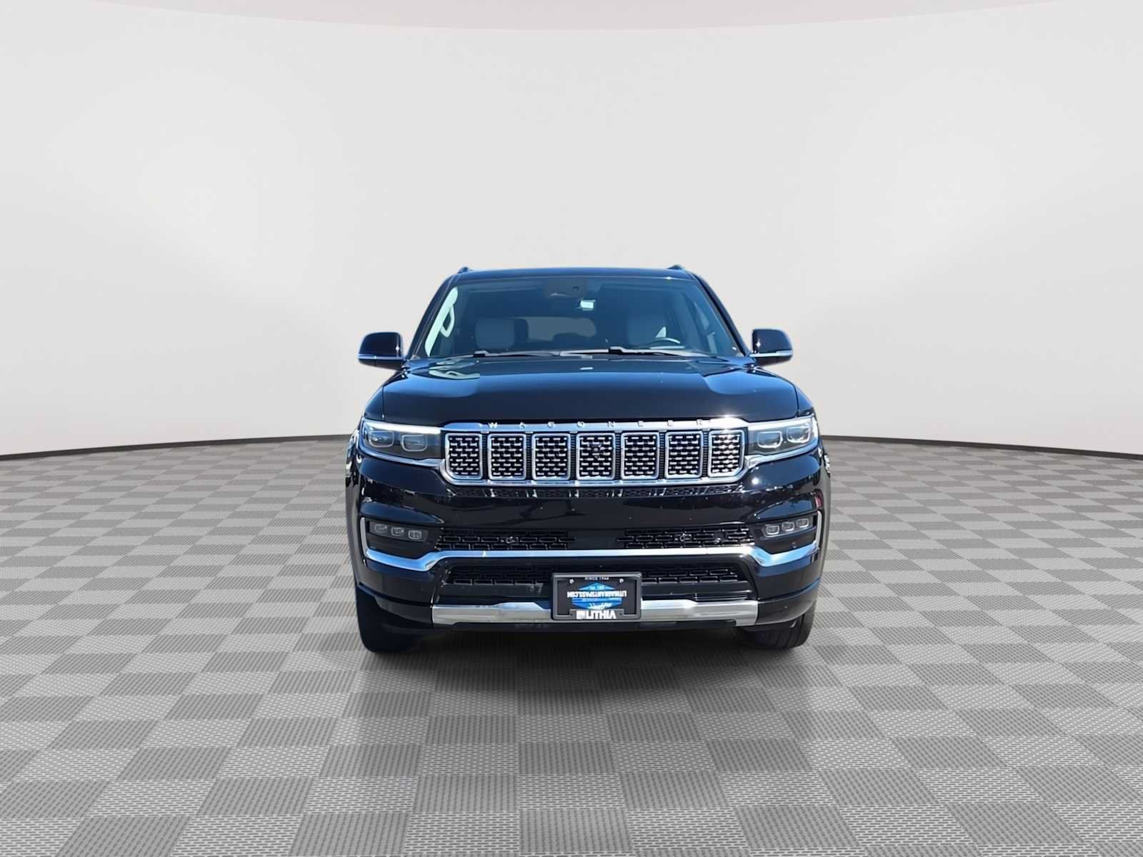 Used 2023 Jeep Grand Wagoneer 4WD w/ Convenience Group III image 3