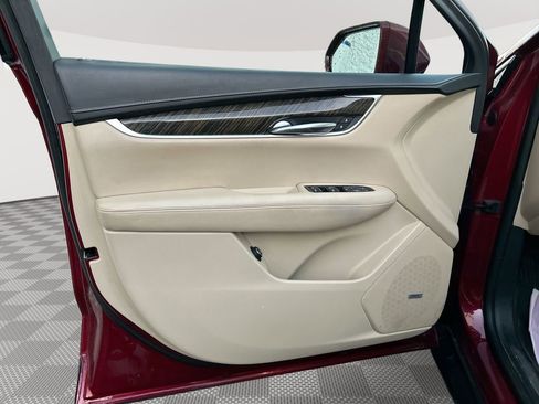 Used 2017 Cadillac XT5 FWD image 24