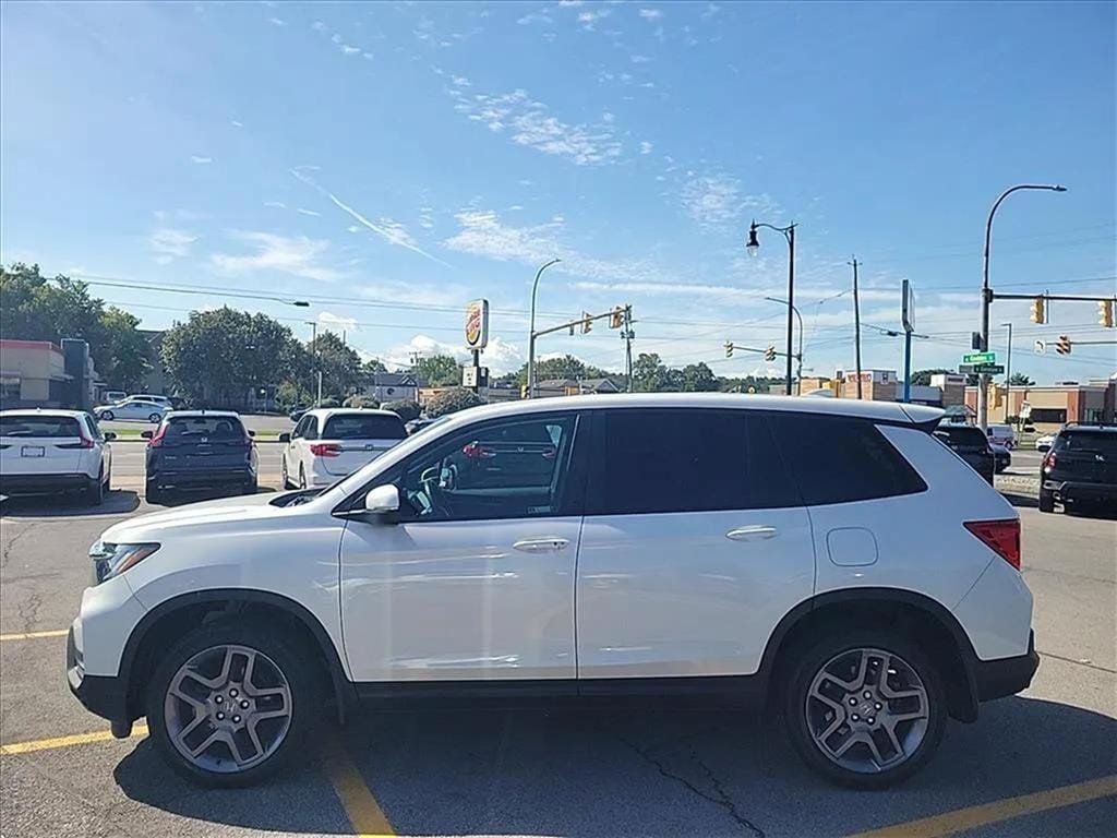 Used 2023 Honda Passport EX-L image 2