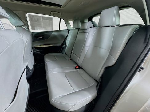 Used 2024 Toyota Venza Limited image 19