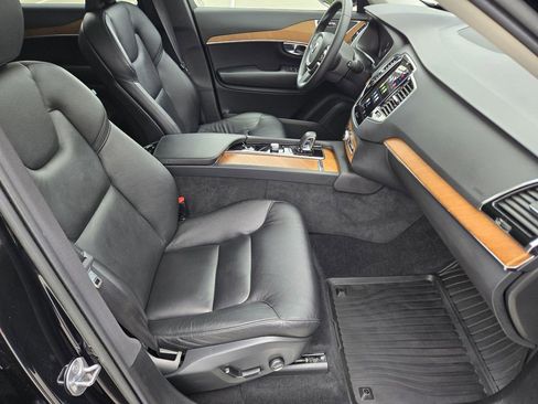 Used 2023 Volvo XC90 B6 Plus image 18