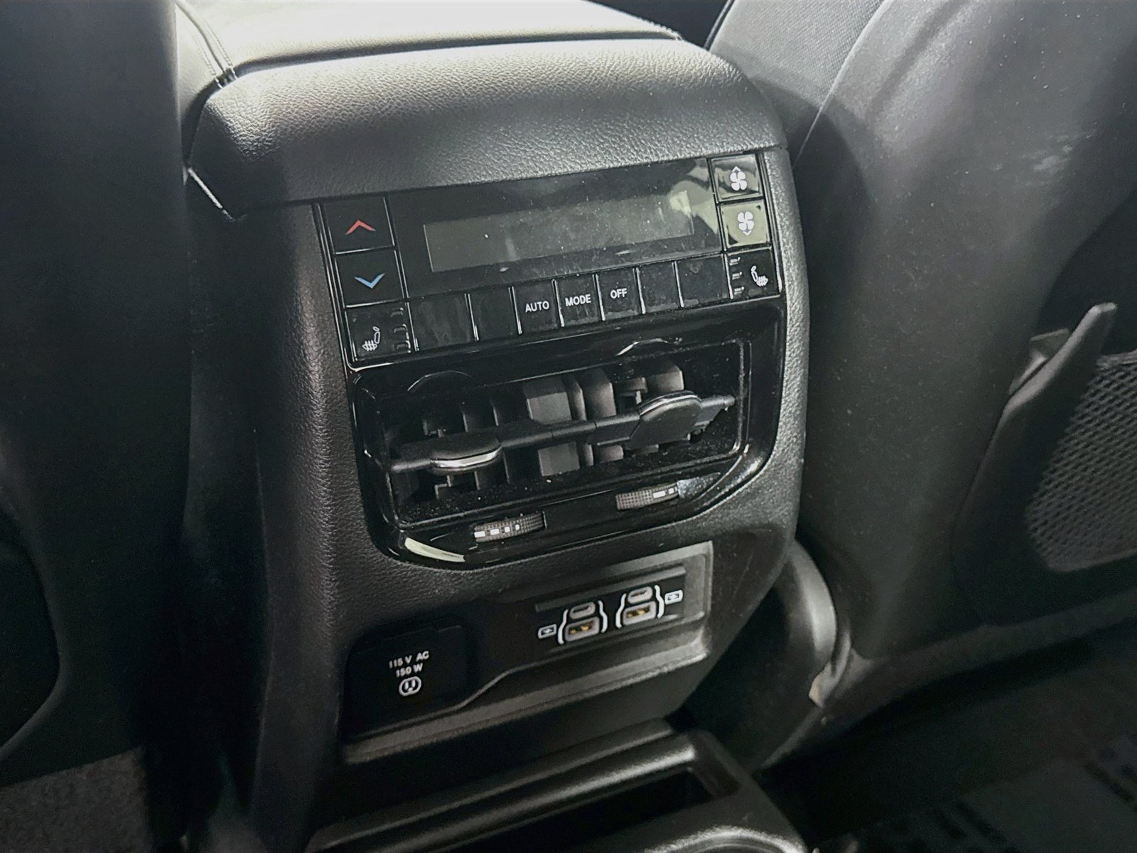 Used 2022 Jeep Grand Cherokee L Limited AWD/4WD image 24