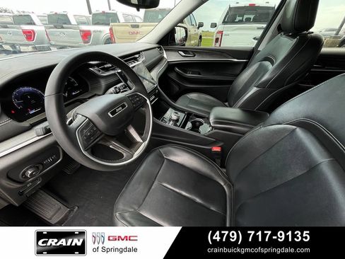 Used 2023 Jeep Grand Cherokee L Limited w/ Black Appearance Package AWD/4WD image 10
