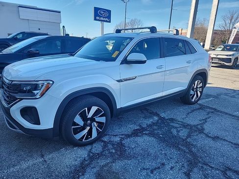 Used 2024 Volkswagen Atlas Cross Sport SEL image 3